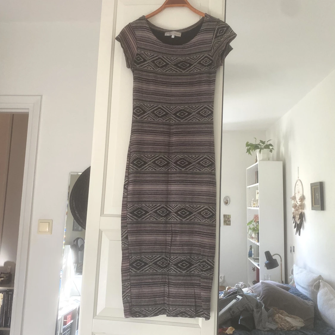 Cool mönstrad klänning