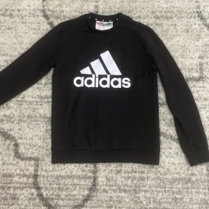 Adidas tröja  - Bra skick 