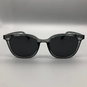Solglasögon LILJA Classic - HELT NYA!    Nedsatt pris jämfört med hemsidan💸   WWW.LILJA.STORE🌐   MEDFÖLJER: 1st konstläderfodral