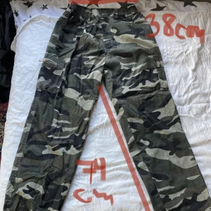 Militärbyxor  - Coola byxor 