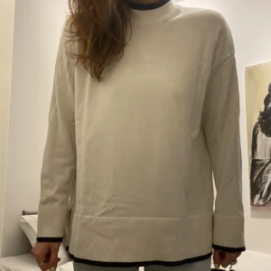 Stickad tröja  - Stickad tröja från indiska, bra skick, knappt använd. 