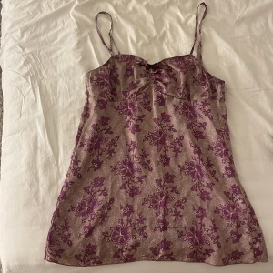 Odd Molly linne  - Ett otroligt gulligt linne från Odd Molly ✨🤍 För mig som är 160cm blir det en minimini liten klänning men är du längre än så blir det ett OTROLIGT fint linne ✨🤍Skriv vid intresse 🥰