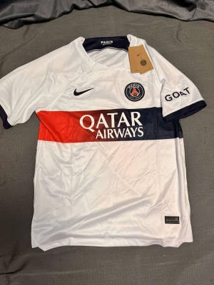 Psg 23/24 tröja - Inget tryck på ryggen och fler bilder kan jag fixa!