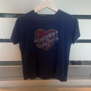 Zadig t-shirt - Säljer denna Zadig T-shirt för ja inte använder den längre. Bra skick inga effekter!!❤️