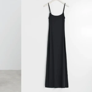 Gina Tricot slip dress  - Superfin klänning från Gina jag använde ca 3 ggr i somras, köpte för 400 och säljer för 200😀😀