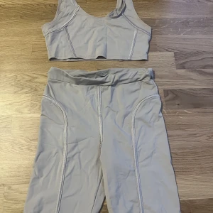 Beige set med detaljer från  - Beige mauve rosa det från Jluxlabel i USA  Stl S  Super stretchig och skön Oanvänd 