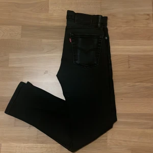 Levis jeans  - Levis jeans i storlek 28/33.  Bra skick.  Skriv ifall ni har några frågor 👍