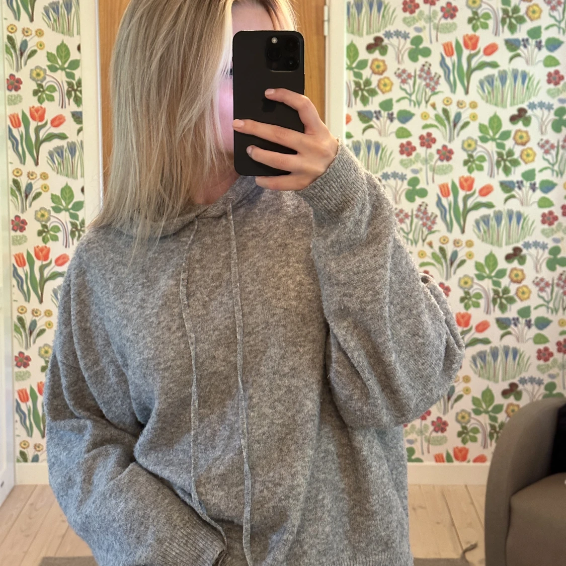 Mysig stickad hoodie