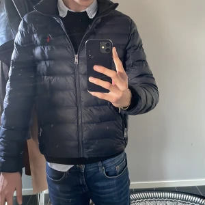 Ralph Laurent jacka - Säljer nu min Ralph Laurent jacka som passar storlek S-XS. I väldigt bra skick, inga defekter osv.