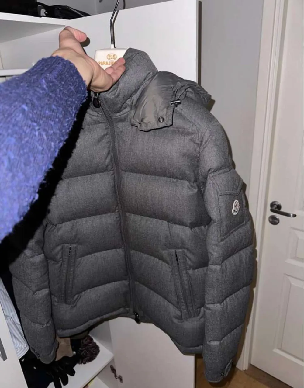 Moncler Montgenevres storlek 4 i mycket fint skick.  4500 eller bud . Jackor.