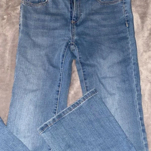 Bootcute jeans  - Köpt på Cubus 