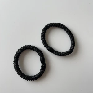 Svarta hårsnoddar  - 10kr+ frakt 