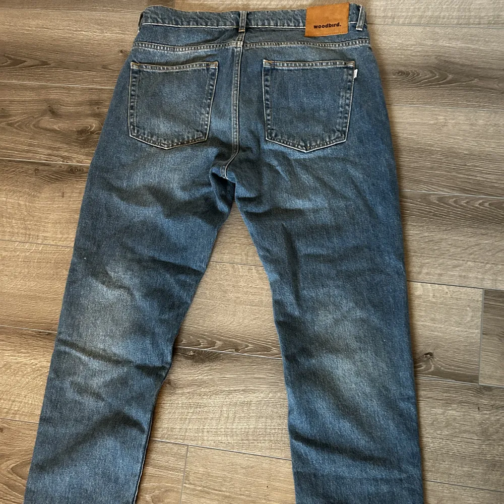 Helt nya woodbird byxor i modellen DOC, köpta på jeansbolaget i gävle nypris 899.. Jeans & Byxor.