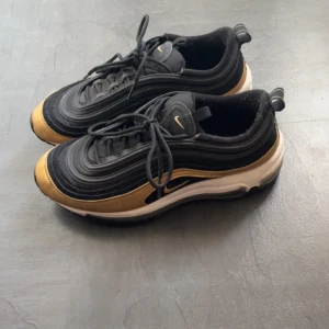 Nike 97 - Sparsamt använda 🤩