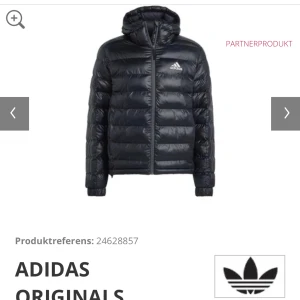 Jack - Adidas jacka använd ca 5ggr Nypris: ca 1800kr Mitt pris: 900kr Storlek: M