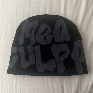 Mea Culpa mössa - Snygg mössa🫶🏼