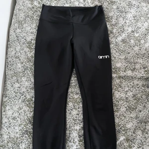 Thights - Svarta thights från Aimn. Det är bara att fråga efter fler bilder :) 