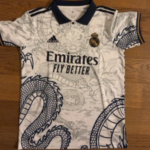 Real Madrid fotbollströja  - Fet realmadrid tröja helt fräsch och fantastisk 