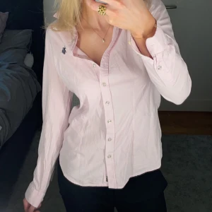 Polo skjorta  - Ljusrosa polo ralph lauren skjorta i storlek 36🤍