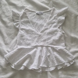 Söt topp - Säljer denna topp en pga är för liten för mig