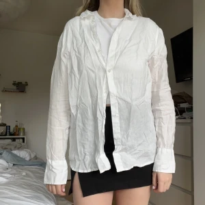 Linneskjorta - Perfekta linneskjortan från Gina Tricot i storlek 36. Använd typ 2 gånger. Skicka meddelande vid frågor😊