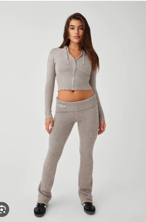 Frankies set - Säljer pga fel storlek, kan skicka bild på om ni skriver privat! Pris kan diskuteras vid snabb affär. Färg/heather grey