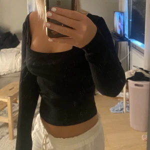 Topp zara - Skit snygg ribbad topp från Zara i storlek M, inga defekter säljer för 100 kr🩷🩷skriv för fler bilder