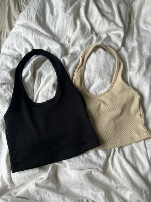 linne med öppen rygg - linne med öppen rygg och axlar. Säljer båda för 139kr eller styck för 79kr