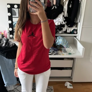 Jordan tshirt - Tshirt från air jordan, storlek S men stor. Använd en gång