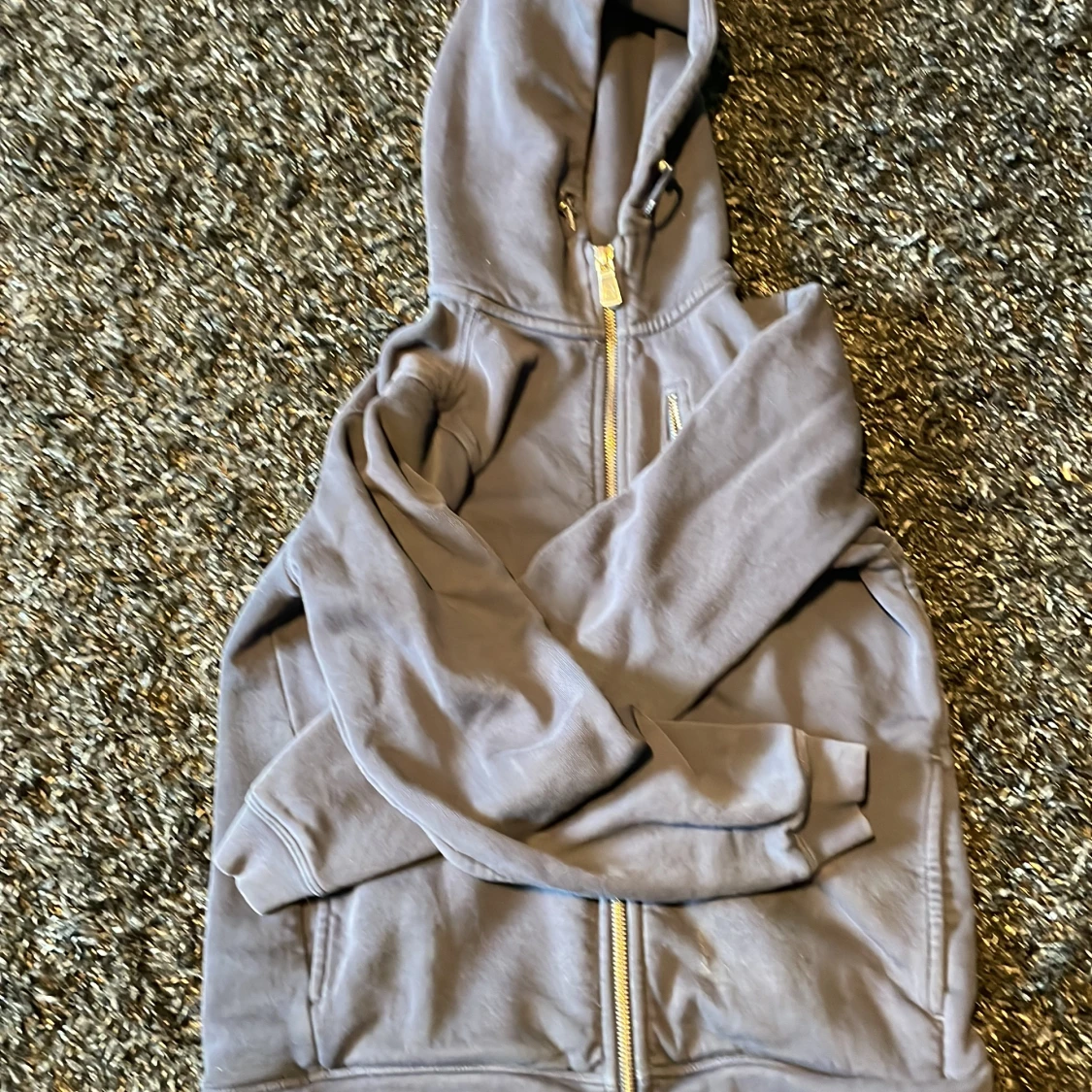 Hej jag säljer den här fina mörk blåa sail racing hoddien anledningen för att jag säljer den är pågrund av att den är för liten tröjan är i nyskick och den har inga hål tröjan är i storlek 150 cm pris kan diskuteras vid köp av tröjan💙🥶🧵🔵 - 91