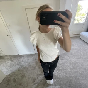 fin tröja från zara - jättefin tröja, storlek xs. jättefint skick  köparen står för frakt❤️