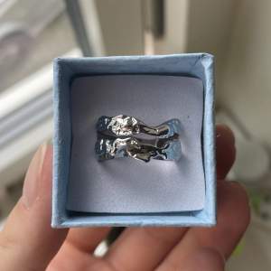 justerbar silver ring från olympia rings. aldrig använd. 80kr + frakt 15kr!!