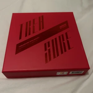 ATEEZ action to answer album - Allt ingår! (Bara det som syns i andra bild!) Plasten som placeras runt albumet är lite skadat!