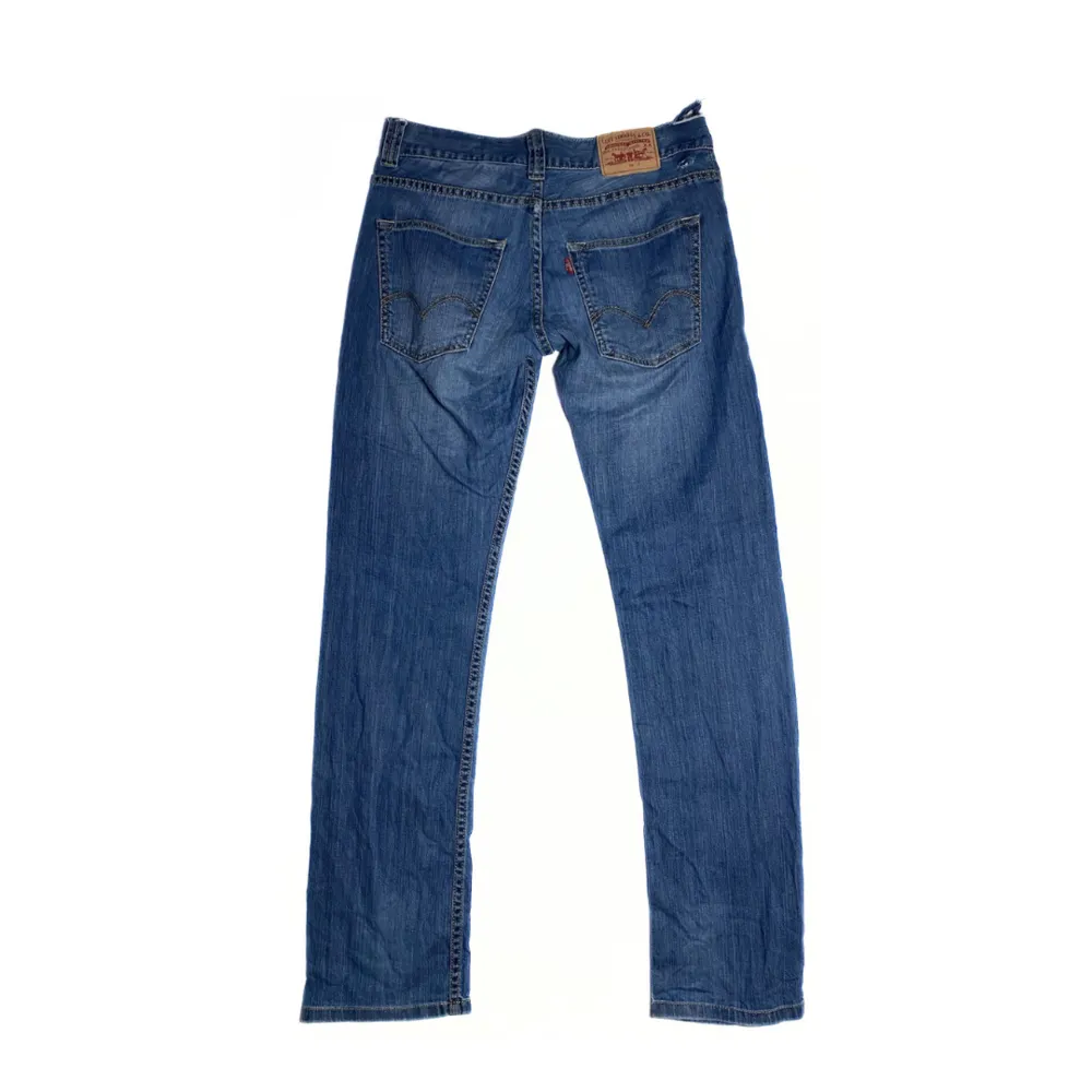 Size: 29/31. Blå. Condition: vintage. Alla jeans är uppmätta av oss! Har ni frågor eller funderingar är det bara slide DM, tveka inte! . Jeans & Byxor.