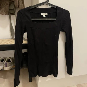 Stickad topp - Stickad urringad topp från H&M