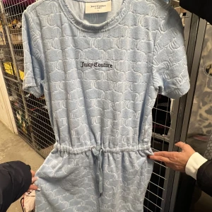 Juicy klänning  - Aldrig använd,  sjukt fin perfekt till sommaren 