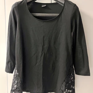 Blus - Gina Tricot  - Snygg blus från GT. Säljes i befintligt skick. 