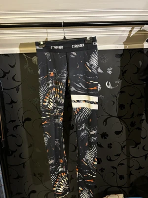 Träningstights  - Sitter riktigt bra, luftiga och sköna i materialet