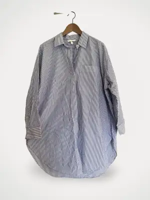 Skjorta från H&M.  Storlek: M Material: Bomull Använd, men utan anmärkning.
