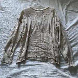 Trendig tröja från Urban Outfitters🌟 Helt oanvänd med prislappen på! Säljer då den inte passar min stil❤️‍🔥