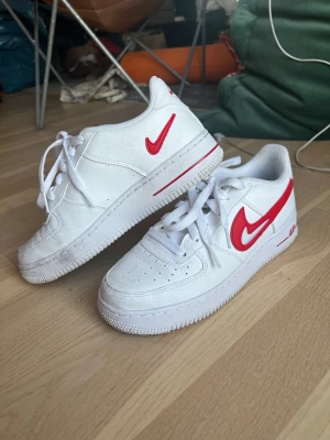 Sneakers  - Nike sneakers, bra skick 