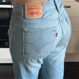 Lågmidjade jeans från Levis , storlek s/m , frakt ingår i priset❤️‍🔥