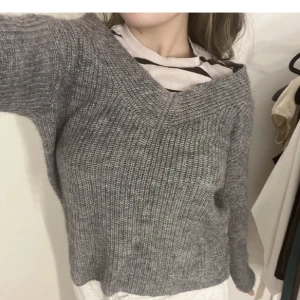 Stickad tröja  - Från ellos. Strl 38/40 - perfekt oversized fit! 