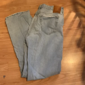 Jeans nya  - Nya jeans Low straight. Midja 29, längd 32