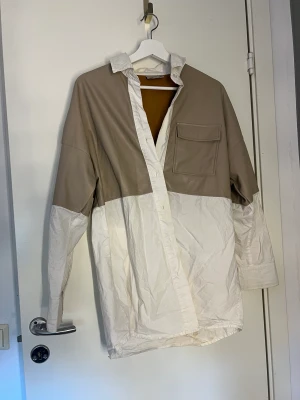 Bianca skjorta - Superfin skjorta från Bianca Ingrosso’s kollektion från Nelly!  Fint skick! Är i storlek 32 men väldigt oversized! Har passat mig som normalt har stl.36/38!