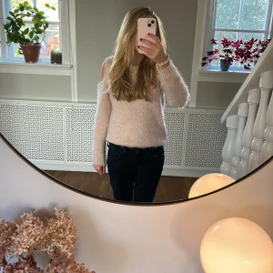 Tröja - Säljer denna jättefina ljusrosa tröja! Super bra skick och såå fin nu till hösten när det blir lite kallare💓💓❄️❄️