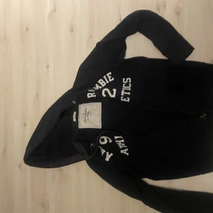 Abercrombie hoodie L  - Skön Abercrombie hoodie sparsamt använd
