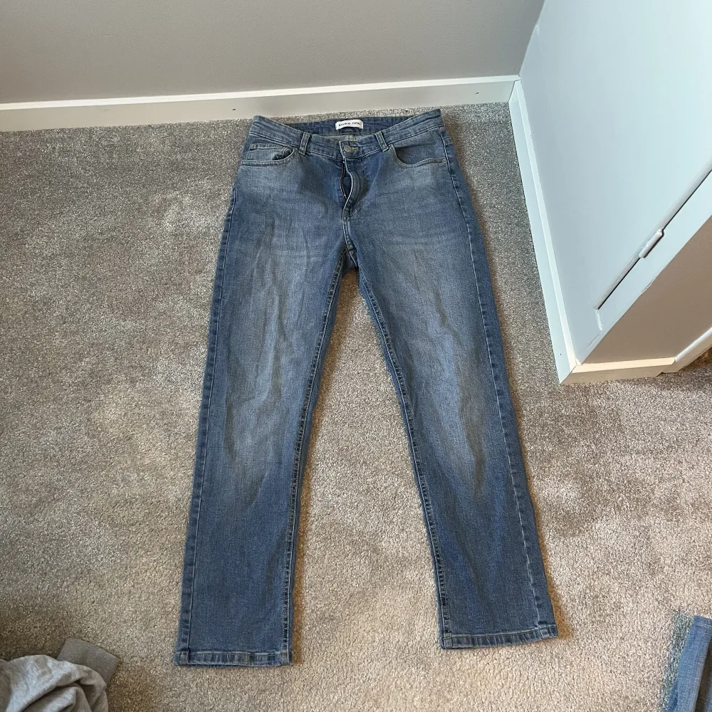Oversized jeans i bra skick, knappt använda, inga märken. Jeans & Byxor.