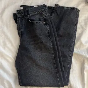 Oanvända jeans (se andra bilden) ordinarie pris 599kr 