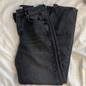 Jeans - Oanvända jeans (se andra bilden) ordinarie pris 599kr 